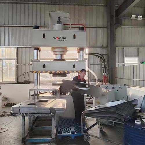 不銹鋼燃?xì)庠钆_(tái)拉伸液壓機(jī)-315噸三梁四柱液壓機(jī)